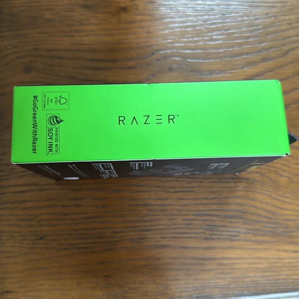 Razer Cobra Gaming Mouse Customizable - lightweight design. Black and Green